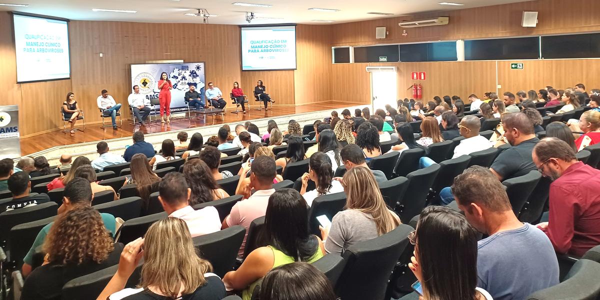 Seminário Qualificação das Arboviroses – Manejo Clínico e Planos Municipais de Contingência, realizado no auditório da AMAMS (SES-MG/divulgação)