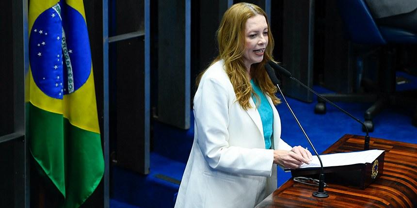 Relatora no Plenário, a senadora Janaína Farias defendeu aprovação da proposta com abrangência ampliada (Marcos Oliveira/Agência Senado)