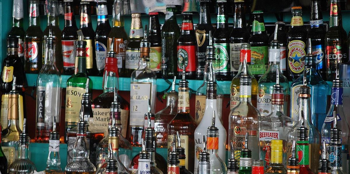 Em 2018, o consumo de álcool resultou em despesas federais de tratamento do câncer da ordem de R$ 81,51 milhões, conforme revelado por uma pesquisa conduzida pelo INCA em 2022 (PIXABAY)