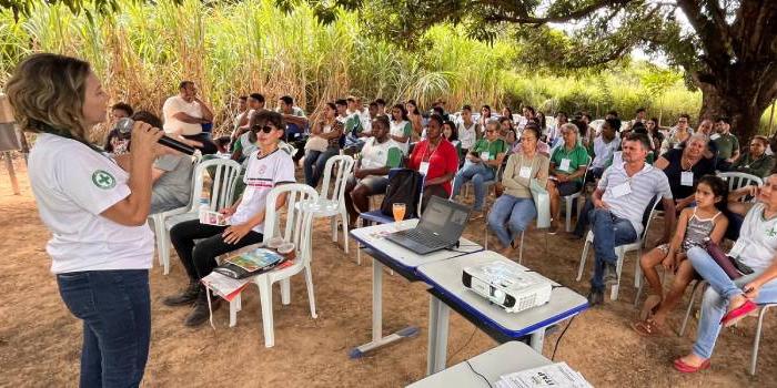 Parceria entre Fucam, Seapa, Emater e Epamig promove curso de fruticultura e apicultura a fim de desenvolver perspectivas de geração de trabalho e renda 