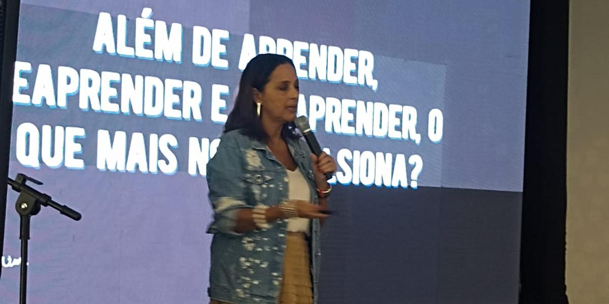 Alessandra Alkimim discursou sobre como a atitude pode influenciar na mudança de paradigma (ADRIANA QUEIROZ)
