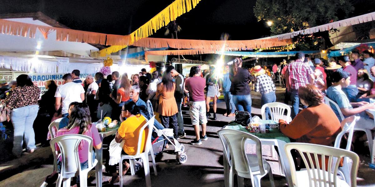 Com preços acessíveis e uma variedade de comidas típicas das festas juninas, as barraquinhas prometem atrair a comunidade e dar visibilidade ao projeto (Larissa Durães)