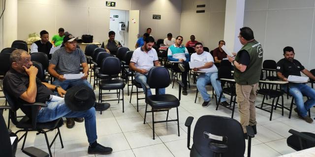 “A capacitação dos profissionais de saúde é importante para manter uma vigilância ativa e eficaz”, comentou a referência técnica do Programa de Febre Maculosa da GRS de Januária (Fernando Magalhães)