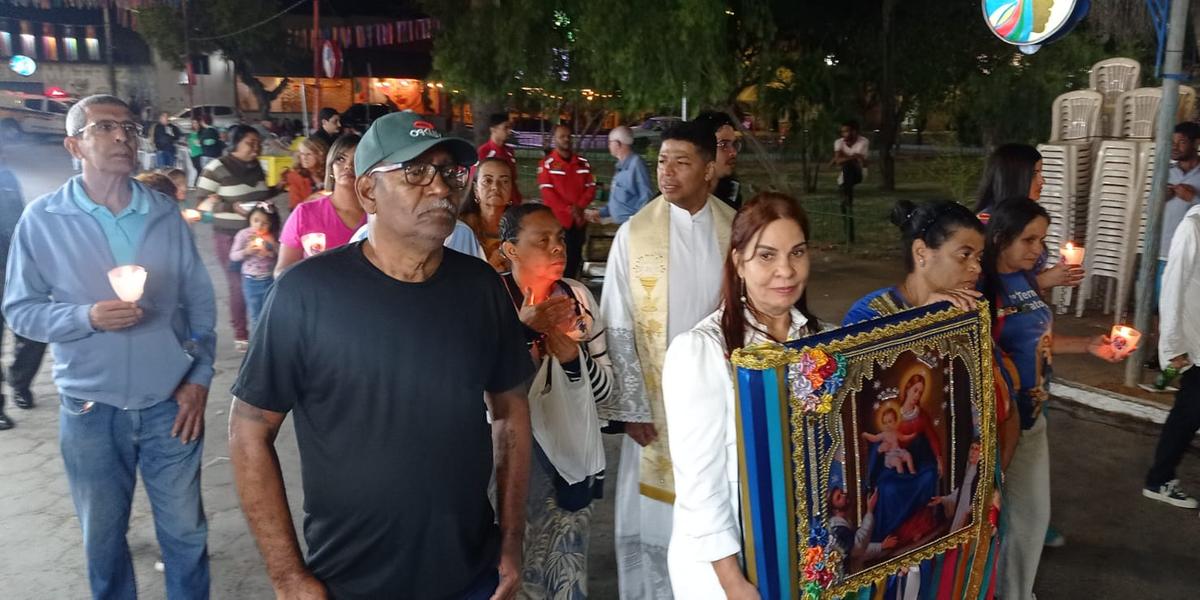 Raquel Muniz, guardiã da bandeira de Nossa Senhora do Rosário em 2024: " é um momento de emoção e fé" (Márcia Vieira)