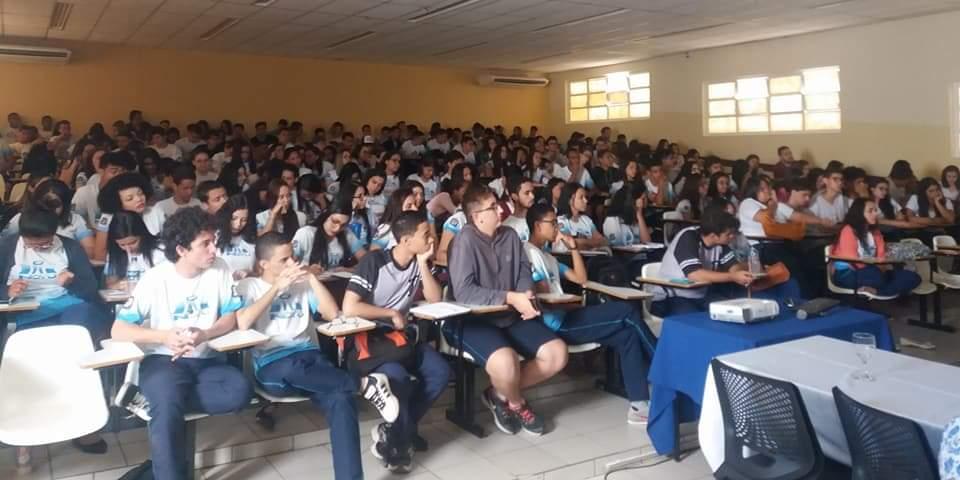 O evento busca proporcionar aos alunos do ensino médio uma formação abrangente e multidisciplinar (DIVULGAÇÃO)