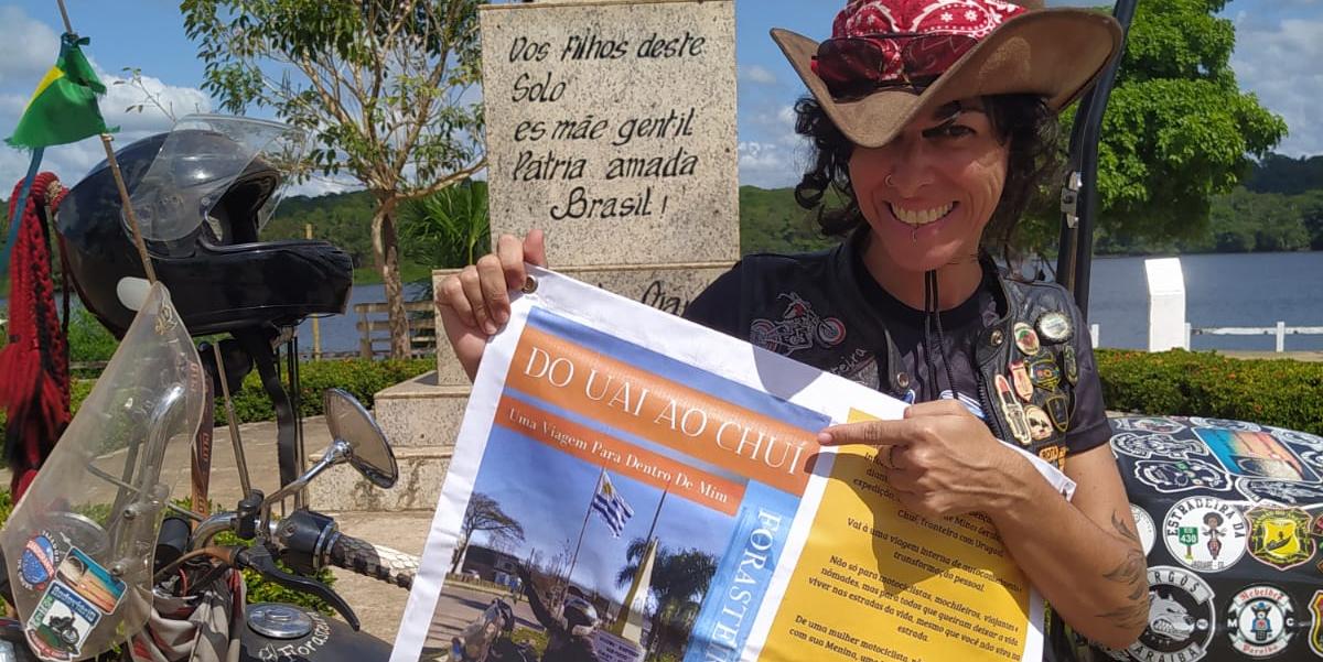 Estefânia Moura é natural de Belo Horizonte e já explorou todos os 26 estados brasileiros e o Distrito Federal, sempre em duas rodas (arquivo pessoal)