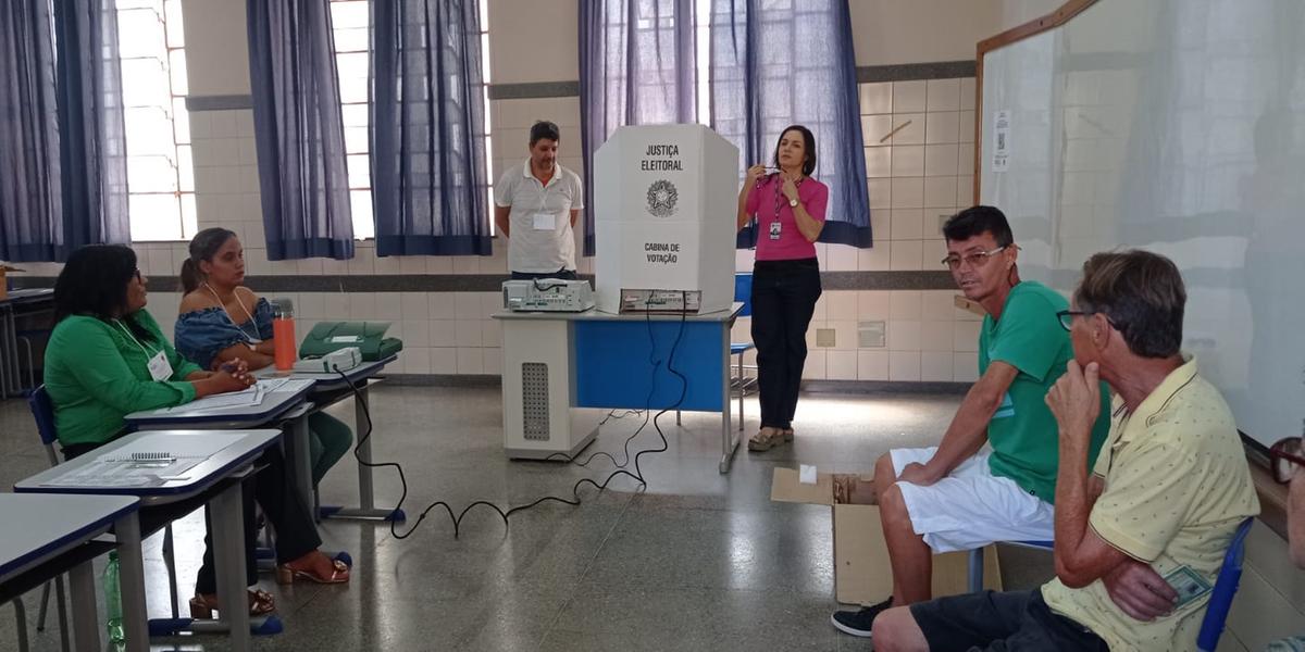 No decorrer da eleição, 60 urnas foram trocadas em Montes Claros (Márcia Vieira)