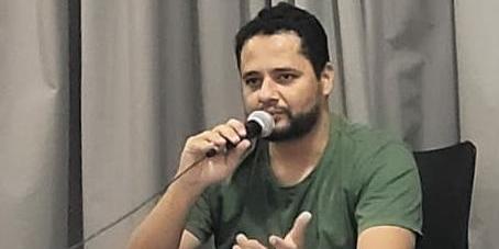 Wesley Silva, assistente social e professor, expressa preocupação com o método de operação do governo municipal, que, segundo ele, é apressado e não permite discussão adequada (MÁRCIA VIEIRA)
