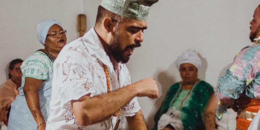 “No Candomblé e na Umbanda, os rituais refletem a valorização do equilíbrio entre o espiritual e o material, fortalecendo a esperança para o novo ciclo”, relata Tata’etu Italende (ARQUIVO PESSOAL)