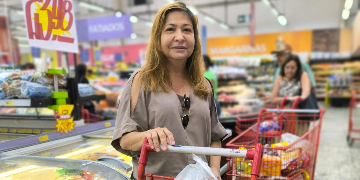 Para Simone Cristina Moreira, bancária aposentada, o aumento salarial teve pouco impacto no orçamento familiar, especialmente considerando os altos custos de itens básicos como combustível, transporte e alimentos (LARISSA DURÃES)
