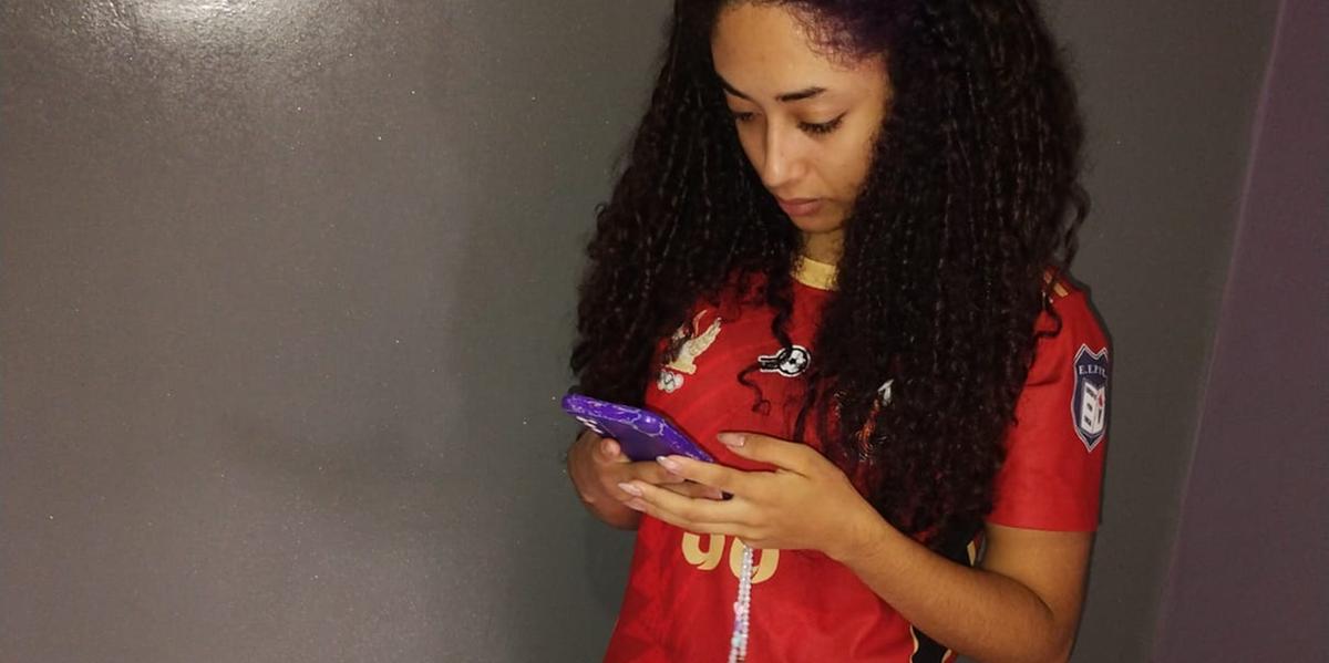 Alexandra Sizilio: “ Não sou de quebrar regras. Se pedirem, vou entregar, mas me preocupo em estragar o celular e como irão guardar” (ARQUIVO PESSOAL)