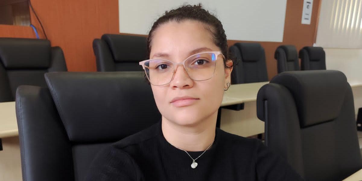 Para a psicóloga Marcela Andrade, em relação ao uso da Inteligência Artificial: “informações tendem a ser generalizadas e há uma desconexão do processo criativo” (Arquivo pessoal)