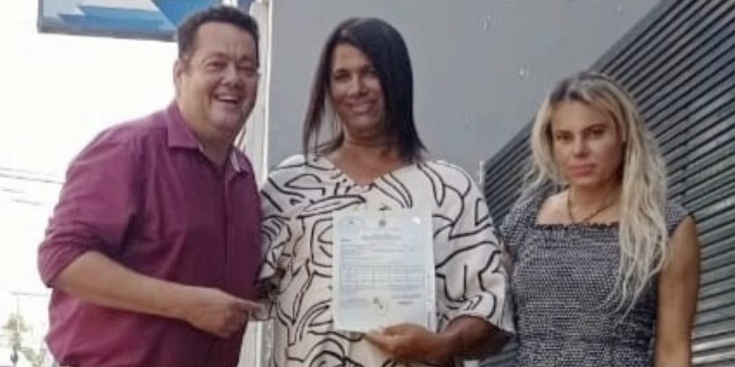 Segundo Livian Venturini (a direita), coordenadora de políticas públicas do MGG, o reconhecimento do nome escolhido é fundamental para promover acolhimento e respeito às pessoas trans. (arquivo pessoal)