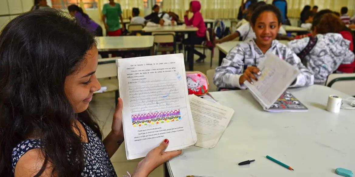 O salário mínimo para professores no Brasil, definido por lei, recebe um ajuste anual. Conforme a regulamentação, esse valor é o patamar básico para docentes com diploma de nível médio (Rovena Rosa/Agência Brasil)
