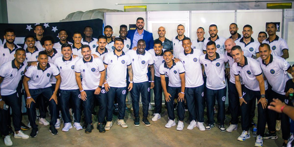 O elenco de 2025, com 30 jogadores e uma comissão técnica de nove membros, visa garantir o acesso à primeira divisão do campeonato (Agencia Click)
