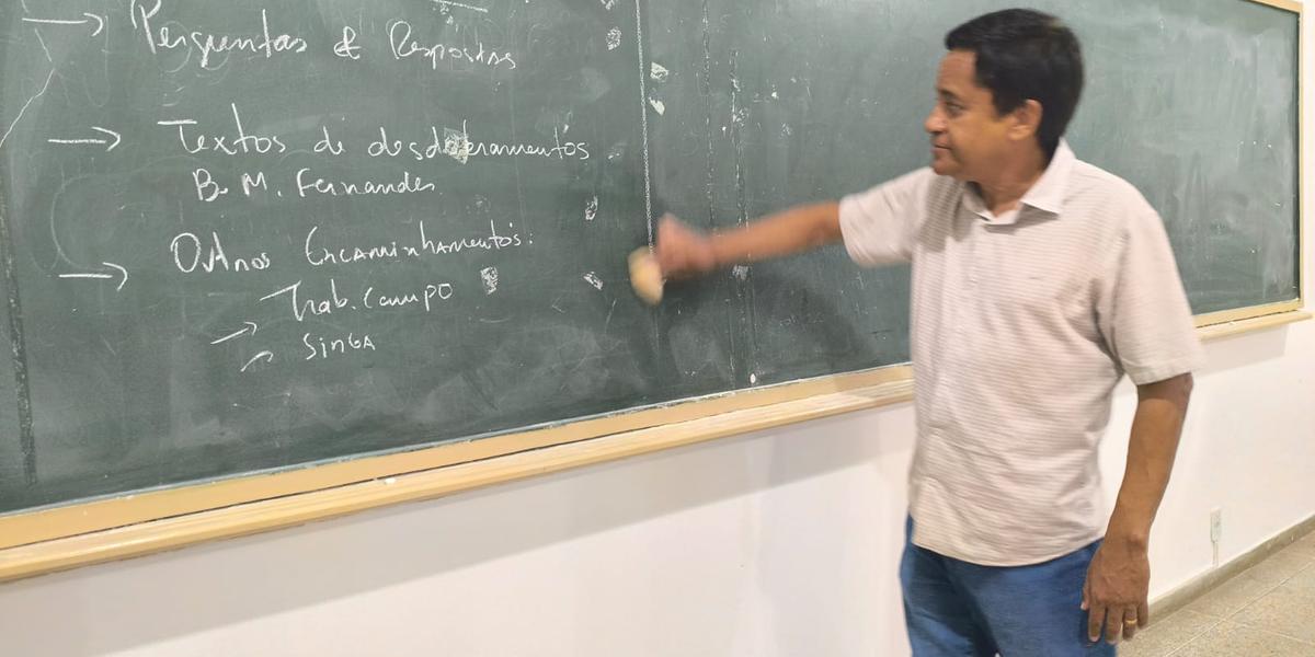 Professor Geraldo Ferreira reconhece progressos na carreira do magistério, apesar da desvalorização histórica no Brasil (Larissa Durães)