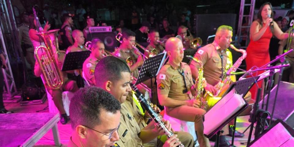 Performance da banda da Polícia Militar visa aproximar a corporação da comunidade (Divulgação)