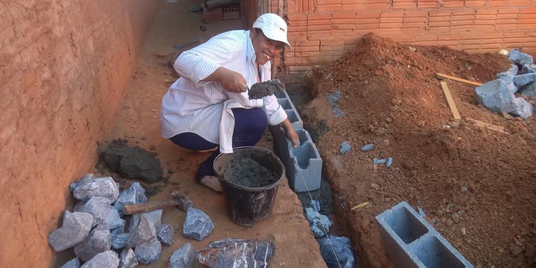Jeane Sampaio, mestre de obras: “Tem homem que quer me ensinar” (arquivo pessoal)