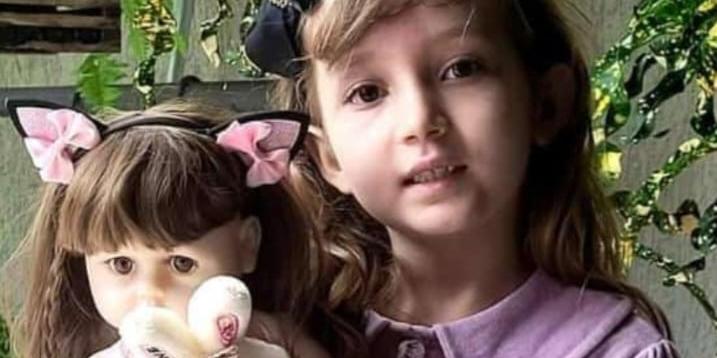 Larissa Caldeira, dez anos, teve tosse persistente e cansaço, que despertaram a atenção da mãe Rose. “Felizmente ela está melhorando e o pulmão está limpo” (ARQUIVO PESSOAL)
