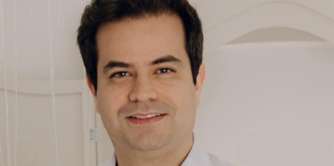 O reumatologista Thiago Henrique Guimarães destaca que a fibromialgia não tem cura, mas pode ser controlada com tratamento medicamentoso e multidisciplinar (arquivo pessoal)