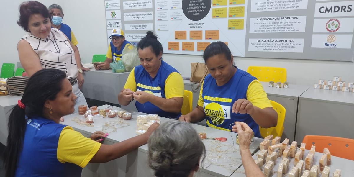 Moradores de Porteirinha e Bocaiúva participam de cursos de cosmetologia com produtos da apicultura (Maurício Ribeiro dos Santos)