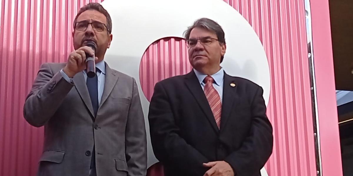 Reitor Wagner Santiago e vice- reitor Dalton Caldeira apresentam o Circuito do Conhecimento e destacam que a utilização do espaço é aberta a toda a população (Márcia Vieira)