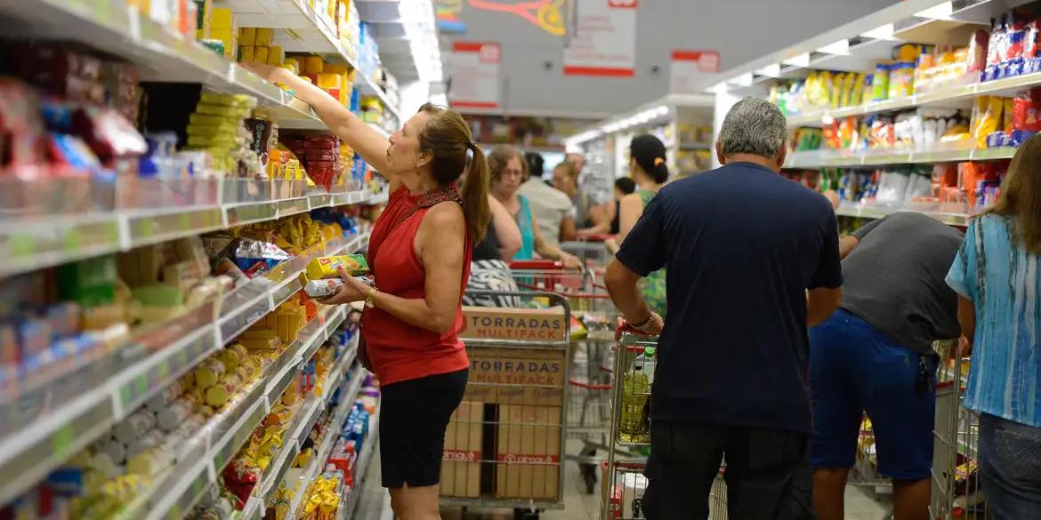 Preço dos alimentos sobe 0,83%, revela pesquisa da Abras (Tânia Rêgo/Agência Brasil/Arquivo)