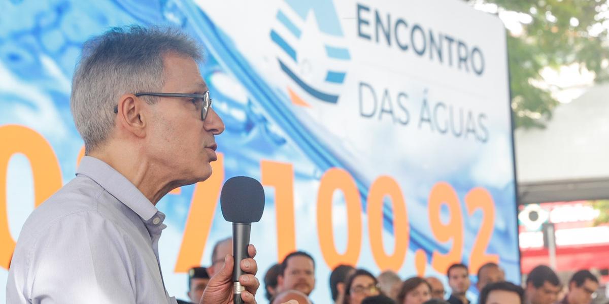 Durante o evento de lançamento do programa Encontro das Águas, em Montes Claros, o governador Romeu Zema, do partido Novo, afirmou que busca resultados tangíveis para beneficiar aqueles que enfrentam as maiores dificuldades com a falta de chuvas (Cristiano Machado / Imprensa MG)