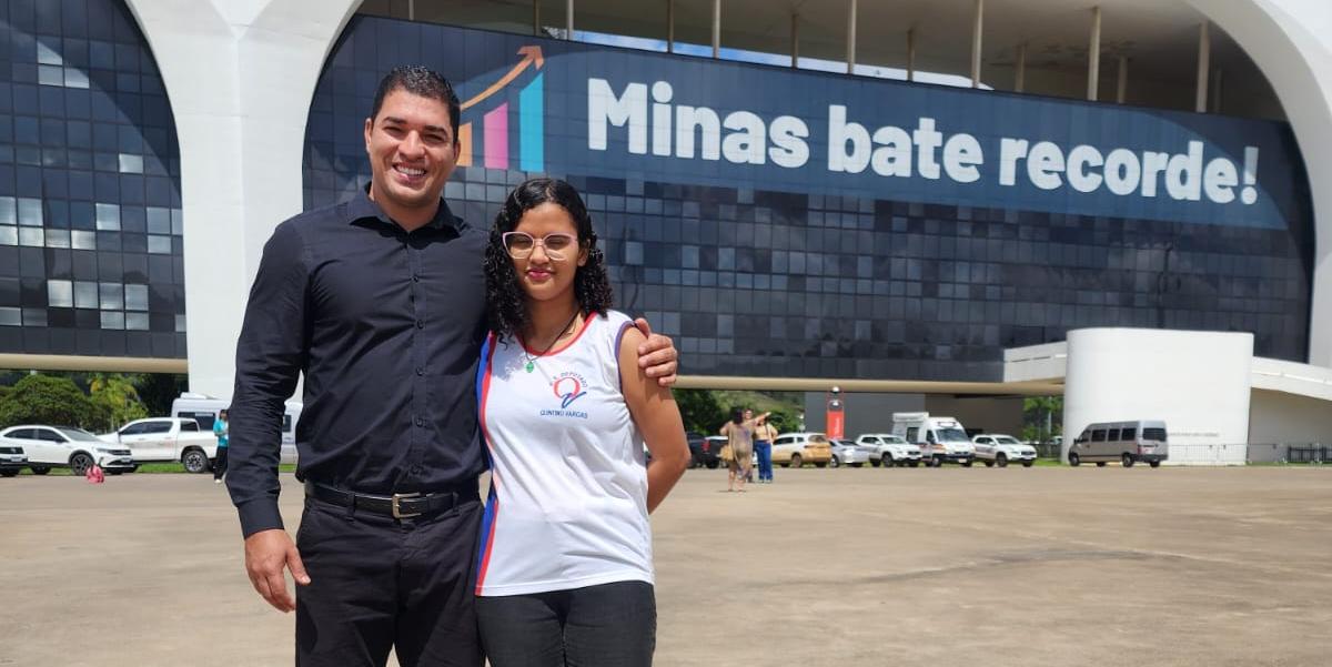 Diretor Milton Hermes celebra escolha de Kethely Mary para intercâmbio (Arquivo Pessoal)