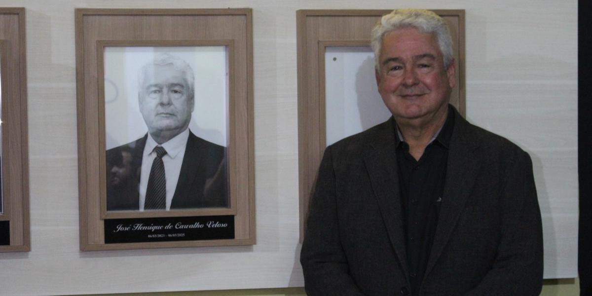 Em cerimônia realizada no Parque de Exposições João Alencar Athayde, foi descerrada a fotografia de José Henrique Veloso na tradicional galeria de ex-presidentes da entidade (Leonardo Queiroz)