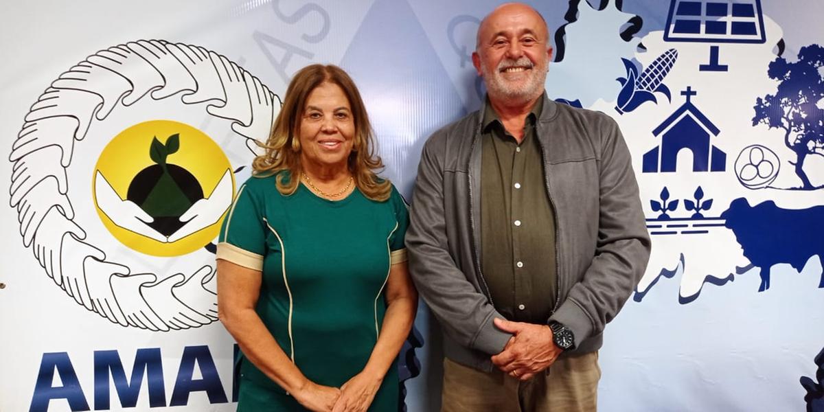 Conceição Bernardino, prefeita de Felixlândia, e Altino Rodrigues, vereador, formalizaram pedido de UAE ao TRE-MG (Márcia Vieira)