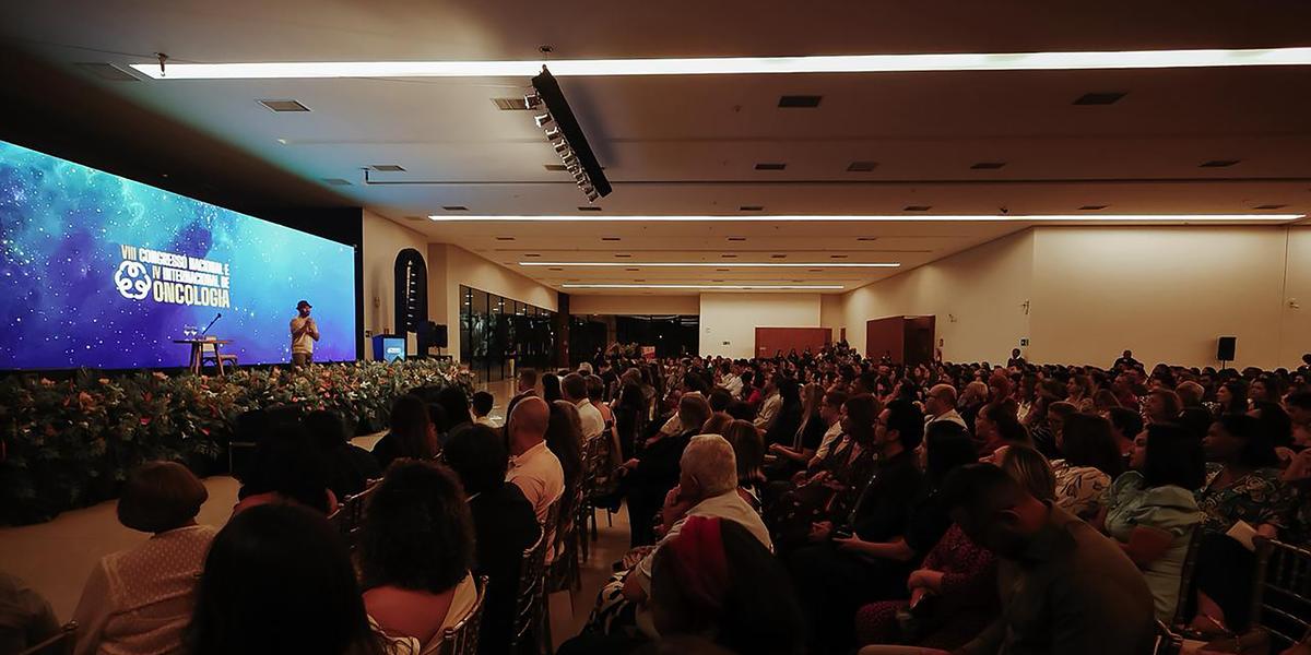 Consolidado como maior evento oncológico de Minas Gerais, o congresso traz palestrantes nacionais e internacionais para debater as inovações no tratamento da oncologia (Divulgação)