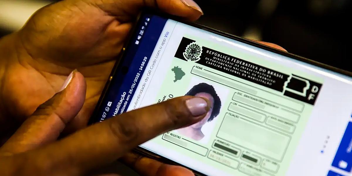 A norma ainda estabelece regras para transferência de propriedade de veículo por meio eletrônico (Marcello Casal Jr - Agência Brasil)