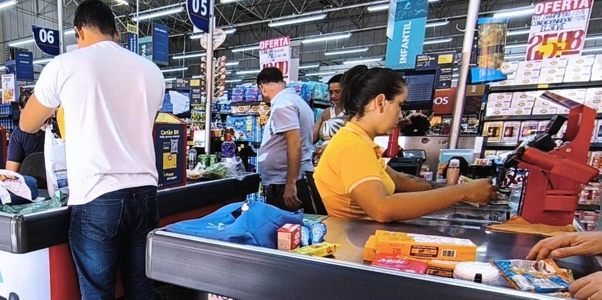 Economia aquecida, mas jovens evitam emprego formal, comenta coordenador do Observatório do Trabalho de Montes Claros (LARISSA DURÃES)