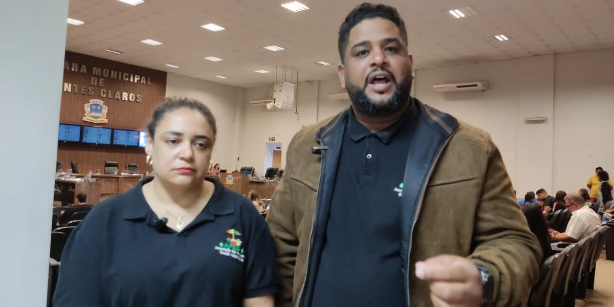Fernanda Gomes e Cleiton Moreira: “falta apoio municipal à feira e banheiros são custeados pelos feirantes toda semana” (Márcia Vieira)