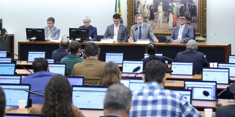 Proposta será analisada agora pelo Plenário da Câmara e depois pelo Senado (Kayo Magalhães / Câmara dos Deputados)