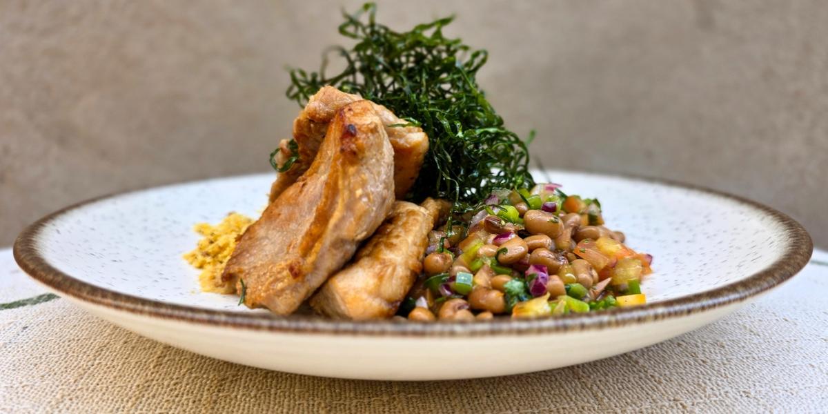O festival terá também a Cozinha Show, com preparo ao vivo de pratos, oferecendo uma experiência interativa sobre a gastronomia local. (Divulgação)