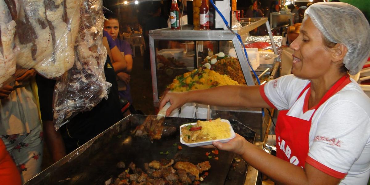 As Festas de Agosto e o Festival Folclórico de Montes Claros devem impulsionar a economia local, beneficiando comércio, gastronomia, hospedagem e transporte (Silvana Mameluque)