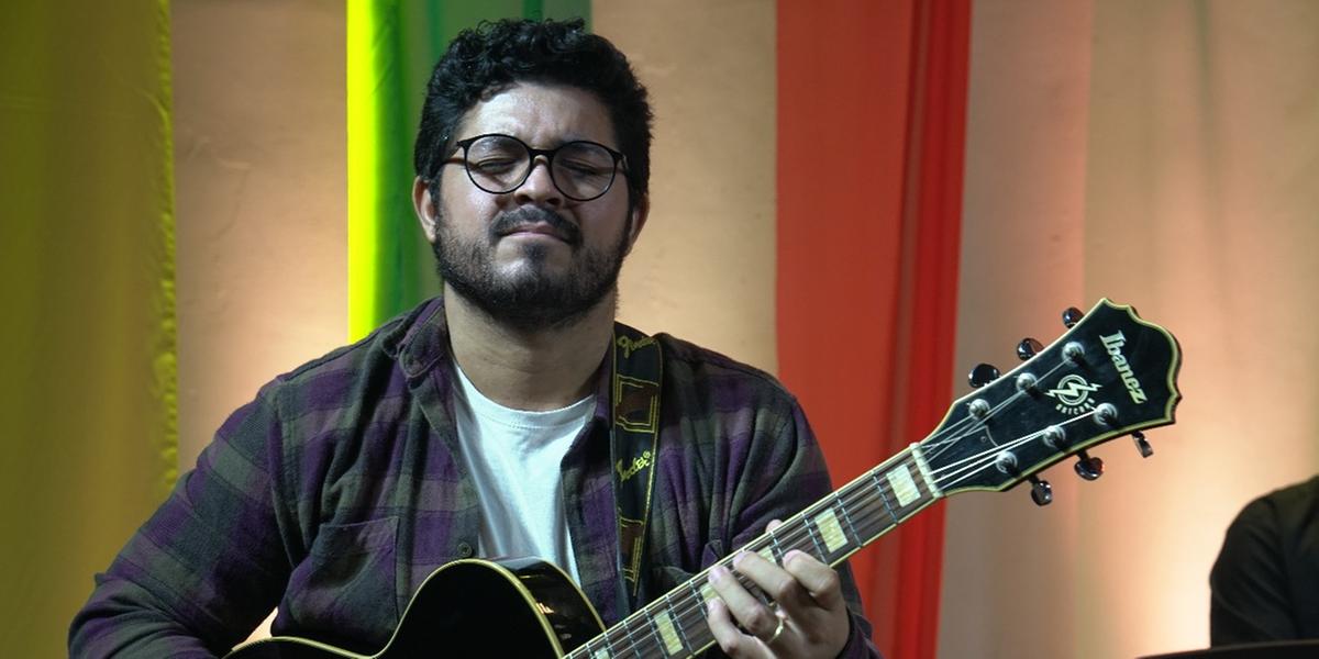 Lançar o EP em Montes Claros é especial para Agnes Brito, pois é onde ele construiu sua trajetória e pretende mostrar a música local ao mundo (Isabel Francine)