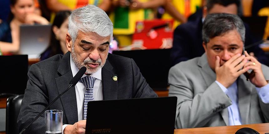 Substitutivo de Humberto Costa para o PL 2.158/2023, de Efraim Filho, autoriza a instalação de farmácias dentro de supermercados, mas veta a utilização de gôndolas para venda livre de medicamentos; texto vai à Câmara (Geraldo Magela/Agência Senado)