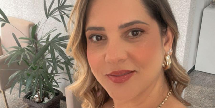 A MEI, Carla Xavier de Macedo Machado, atua há cinco anos no ramo da beleza com um salão localizado em um bairro de Montes Claros e diz que essa renda ajuda no orçamento familiar (arquivo pessoal)