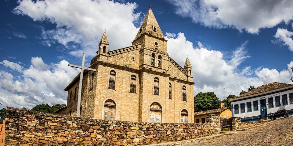 A programação gratuita inclui oficinas de gastronomia, trilhas culturais e festejos que celebram a história e as manifestações artísticas locais (Secretaria Municipal de Turismo de Grão Mogol/Divulgação)