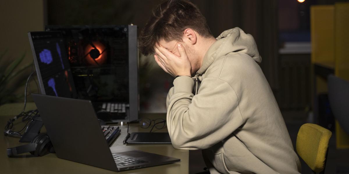 Para relator, uso excessivo e compulsivo da internet e de tecnologias digitais virou problema de saúde pública (Freepik)