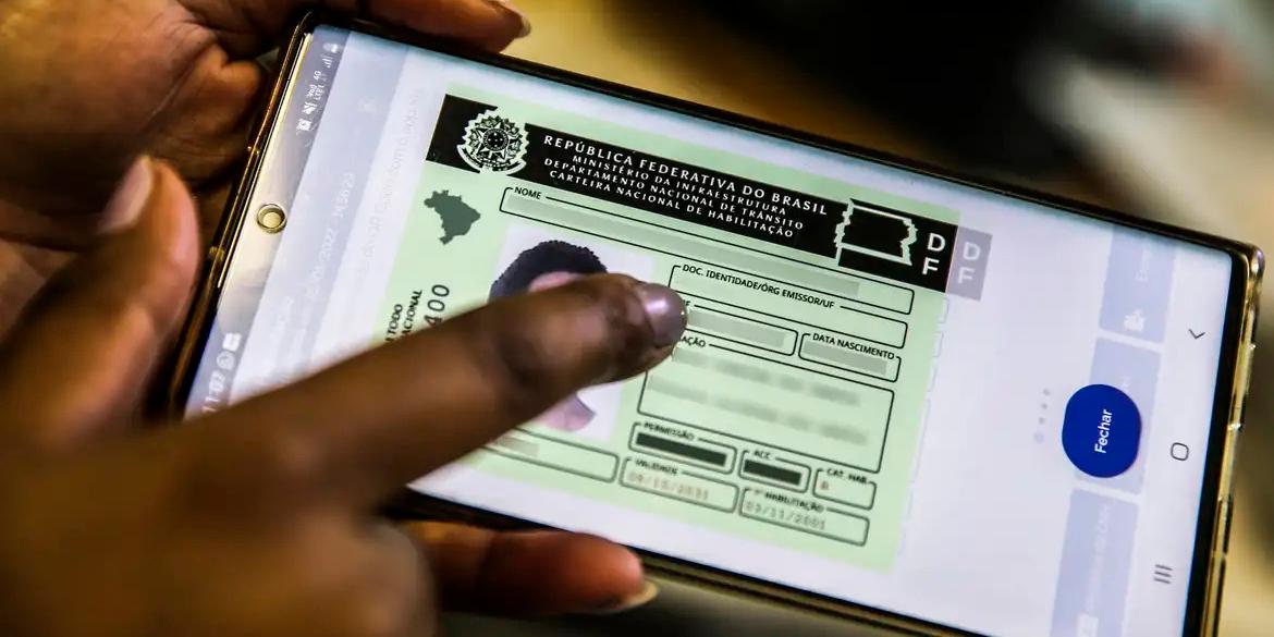 A proposta é eliminar a necessidade de os candidatos utilizarem autoescolas, permitindo que eles optem por contratar instrutores independentes que estejam credenciados (Marcello Casal jr/Agência Brasil)
