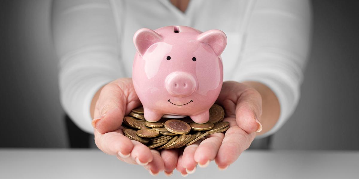 Este é o terceiro mês consecutivo em que a poupança apresenta um saldo negativo. (Freepik)