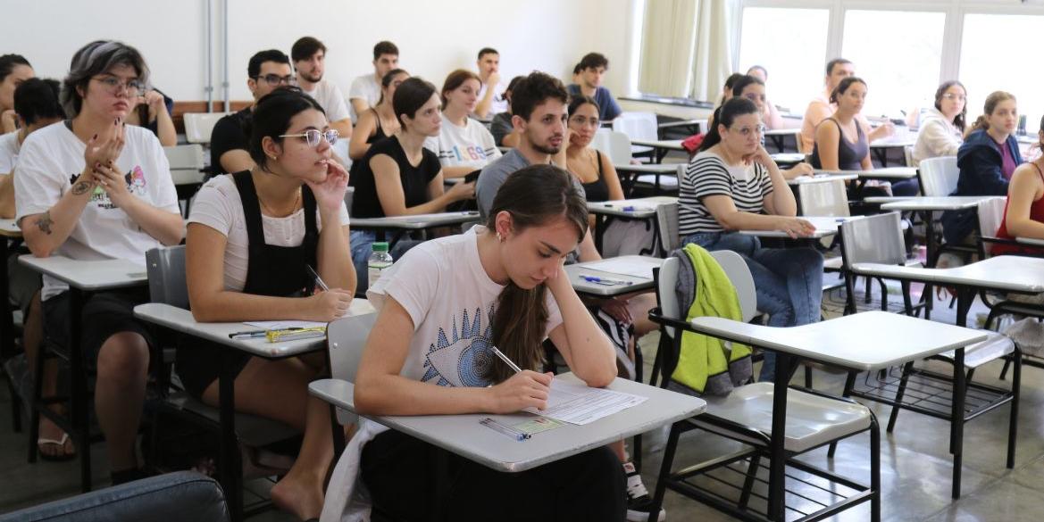 Cursos são nas áreas de turismo, gestão pública e biblioteconomia (Uemg / Divulgação)
