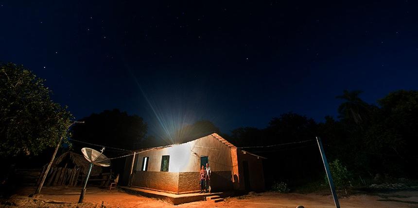 A Lei 15.235, de 2025 beneficia famílias de baixa renda com a gratuidade total da conta de luz (Sérgio Amaral/MDS)