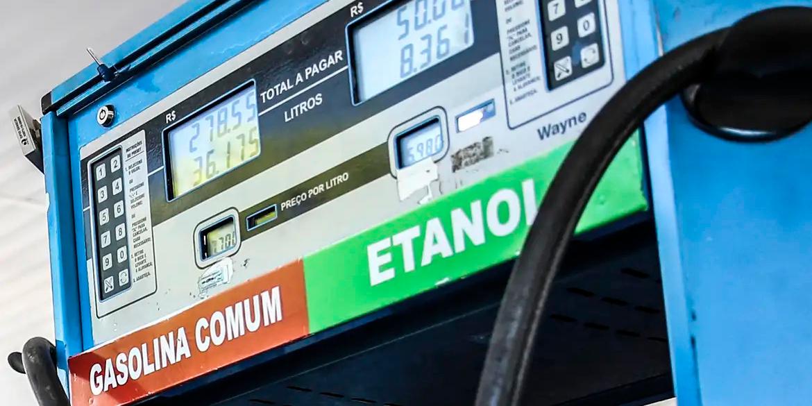 Com a redução, o preço médio de venda da Petrobras para as distribuidoras passará a ser, em média, de R$ 2,71 por litro, uma redução de R$ 0,14 por litro. (José Cruz/Agência Brasil)