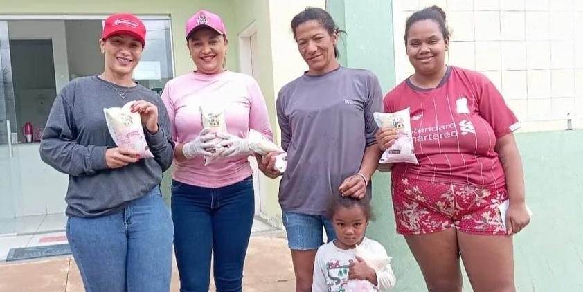 O programa Leite para a Primeira Infância, do Governo de Minas, distribuiu para cerca de 16 mil famílias, a maioria chefiada por mães solo inscritas no CadÚnico (Ascom de Grão Mogol)