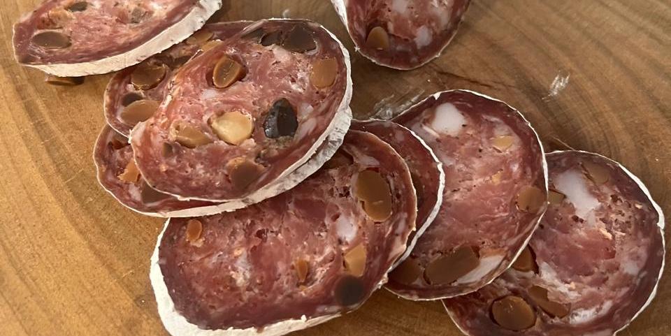 Salaminho com castanha de baru da Charcutaria Sagrada Família (Tatiana Veloso Mendes)